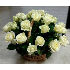 Корзина Белые розы